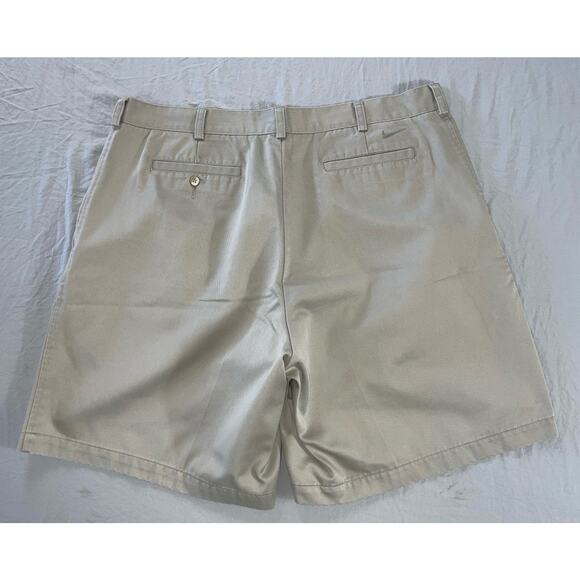Nike 192213 Pleated Cotton Twill Chino Golf Shorts. Beige, Men's Size 38. EUC!! - Picture 4 of 5